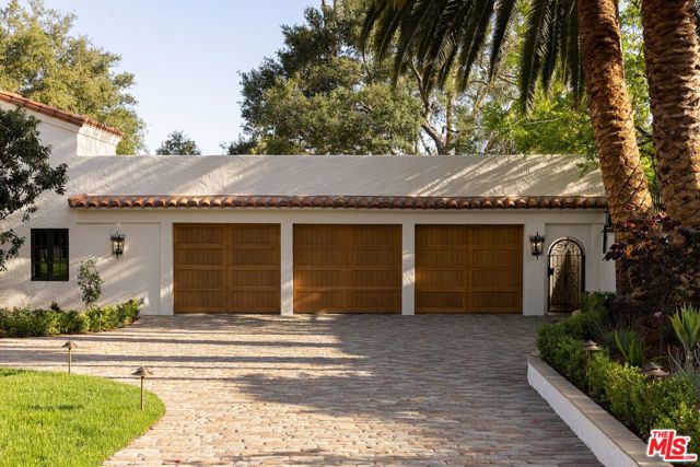 2110 Hill Drive, Los Angeles CA: https://media.crmls.org/mediaz/7e8e7146-018a-4ba1-a8b7-b12de7809d9b.jpg