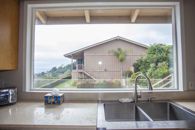 7648 Caminito Coromandel, La Jolla CA: https://media.crmls.org/mediaz/7e8e7ca1-e74d-4d8a-a9f1-89e6e45287c1.jpg