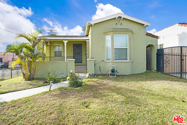 600 W 102nd Street, Los Angeles CA: https://media.crmls.org/mediaz/7e8edd05-38cc-48e2-af5d-d096b55f35f5.jpg