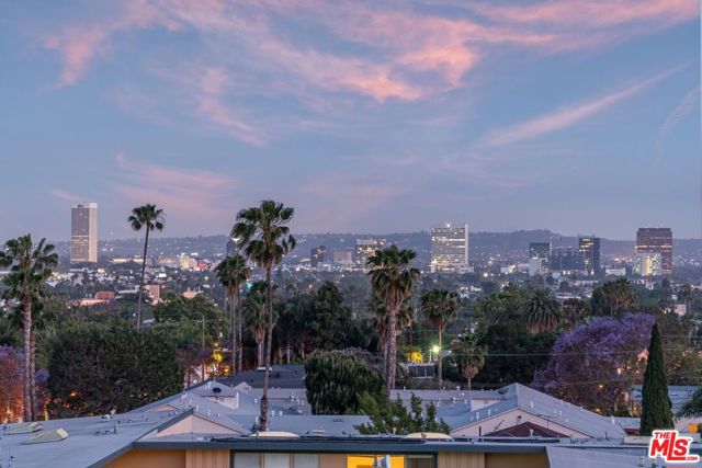 8210 Fountain Avenue, West Hollywood CA: https://media.crmls.org/mediaz/7e8ef306-4067-4d96-b41e-6458cd4ce068.jpg