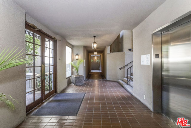 8455 Fountain Avenue, West Hollywood CA: https://media.crmls.org/mediaz/7e8f2b25-98a5-4ba2-ba4c-37e697c6f6d4.jpg