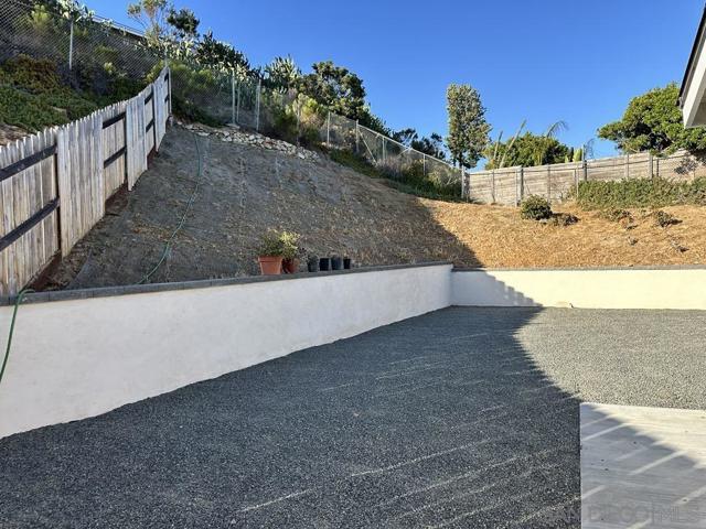 7684 Meadowbrook Ct, San Diego CA: https://media.crmls.org/mediaz/7e8fd2c2-bcf3-4776-ae43-fabc9de20598.jpg