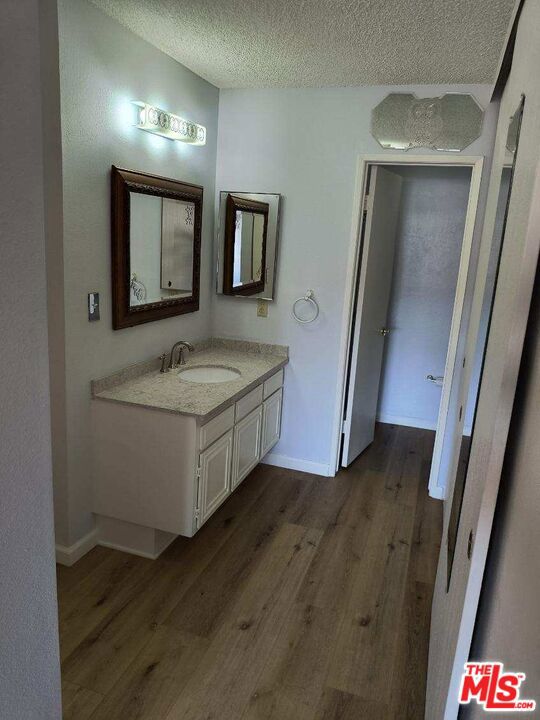5334 N Lindley Avenue, Encino CA: https://media.crmls.org/mediaz/7e8fd950-8225-43c1-8387-d9d7896558aa.jpg
