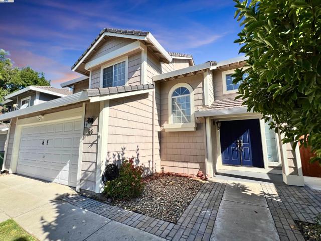 85 Phillips Ct, Tracy CA: https://media.crmls.org/mediaz/7e900607-e4f6-4983-8893-7497bf9bd2e4.jpg