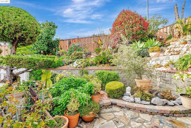 790 Britannia Dr., Vallejo CA: https://media.crmls.org/mediaz/7e903a0a-021b-4200-b1e1-6eae572d1edd.jpg