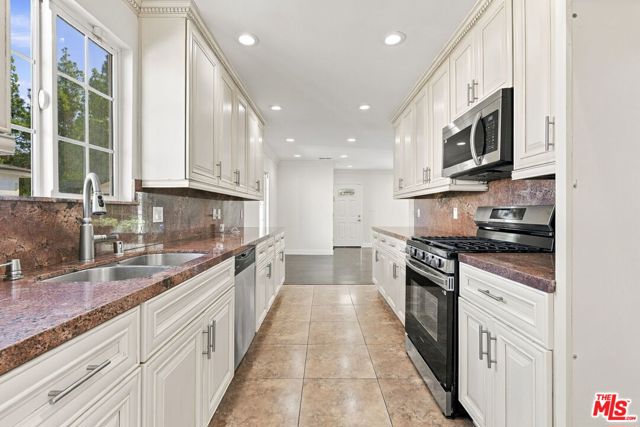 10551 Blucher Avenue photo 11