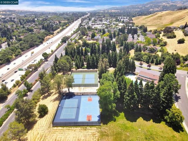 1806 Ridgeland Circle, Danville CA: https://media.crmls.org/mediaz/7e909065-5213-496f-a9cb-85167050443e.jpg