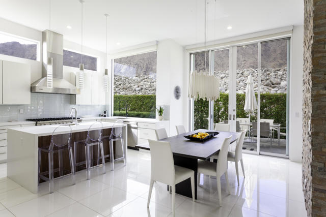 1147 Los Robles Drive, Palm Springs CA: https://media.crmls.org/mediaz/7e90f822-1a20-4e62-82ae-86396e342a38.jpg