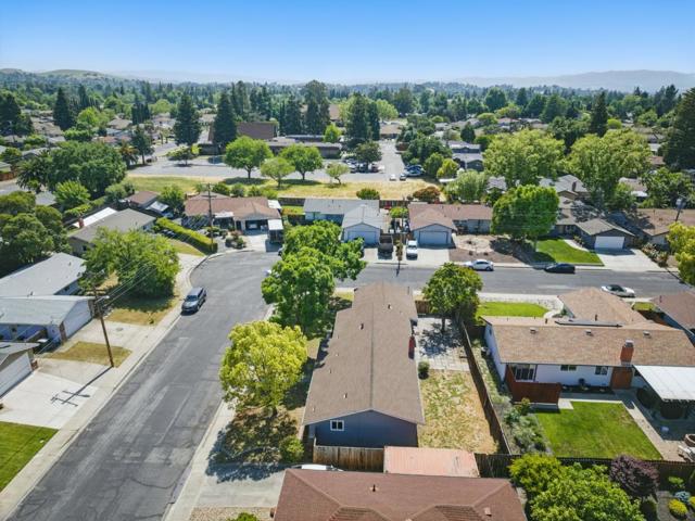 1693 Greentree Drive, Concord CA: https://media.crmls.org/mediaz/7e915168-7a11-4801-8c24-d4a803f8ca24.jpg