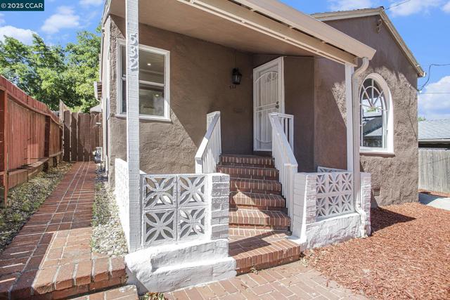 532 Central Ave, Pittsburg CA: https://media.crmls.org/mediaz/7e916527-0d89-4d8d-9a7e-c4479f5e1f24.jpg