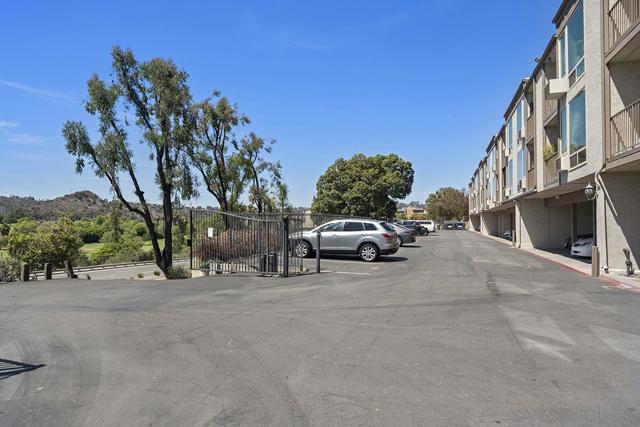 6675 Mission Gorge Road, San Diego CA: https://media.crmls.org/mediaz/7e91fb8e-dad6-4e86-abc8-e66908f10a97.jpg