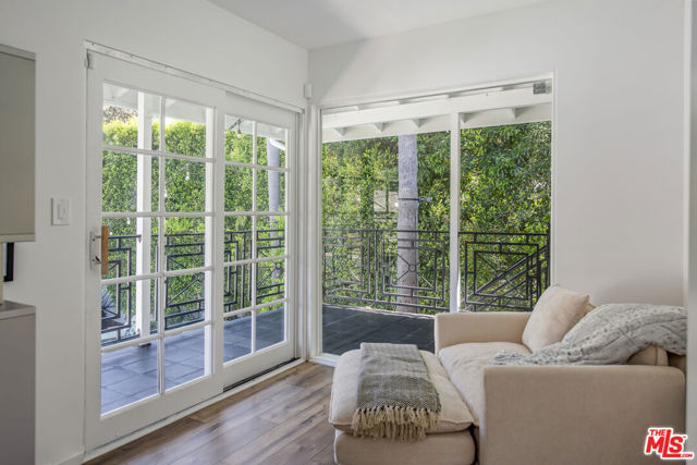 2241 Betty Lane, Beverly Hills CA: https://media.crmls.org/mediaz/7e923aa1-75af-4648-ba53-7ff097b1ae3c.jpg