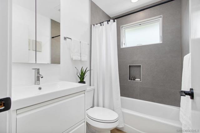 1134 Dearborn Dr, San Diego CA: https://media.crmls.org/mediaz/7e92485d-b3d2-4275-8ae1-02bf647e69eb.jpg