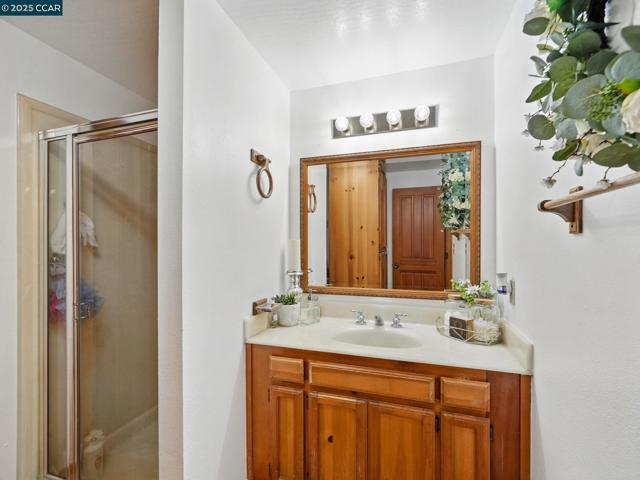 2000 Curry Canyon Rd, Clayton CA: https://media.crmls.org/mediaz/7e9349be-ff2d-4b1b-b1b7-24d75aeb5231.jpg