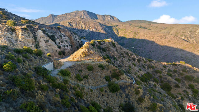 4140 Encinal Canyon Road, Malibu CA: https://media.crmls.org/mediaz/7e93d005-d414-49e2-8711-9357eb7ceae4.jpg