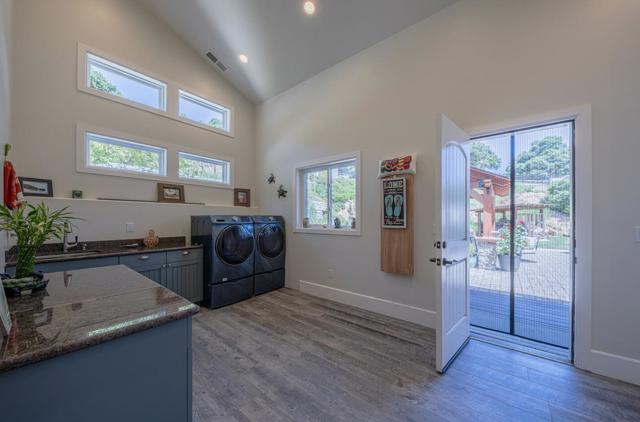 9247 Holly Hill Drive, Salinas CA: https://media.crmls.org/mediaz/7e940609-bf42-444b-aa4d-7c70c55f22e8.jpg