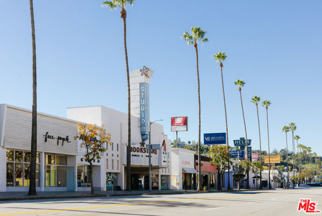 4209 Vantage Avenue, Studio City CA: https://media.crmls.org/mediaz/7e94517e-b8c6-4f6e-93d2-34d9b9a5b634.jpg