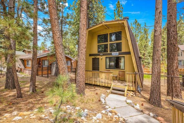 39656 Forest Road, Big Bear CA: https://media.crmls.org/mediaz/7e946564-feab-4914-b3bf-a5181d70207c.jpg