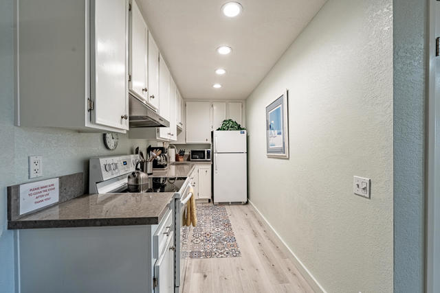 2820 N Arcadia Court, Palm Springs CA: https://media.crmls.org/mediaz/7e94b066-2d36-4dc5-8e93-3df179a1e54e.jpg