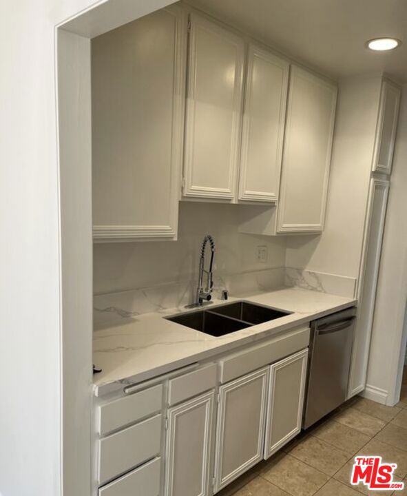 Drew Fenton | 530 S Barrington Avenue Los Angeles CA | MLS: 7182607