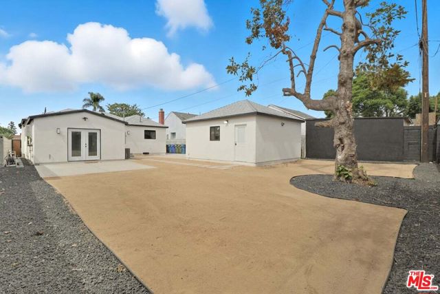 9710 S 8th Avenue, Inglewood CA: https://media.crmls.org/mediaz/7e9568fe-316b-4099-ab8d-915d5ebef575.jpg