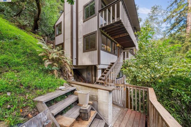 7171 HOMEWOOD DRIVE, Oakland CA: https://media.crmls.org/mediaz/7e9575cc-ea78-4813-a0af-646daf4b7a42.jpg