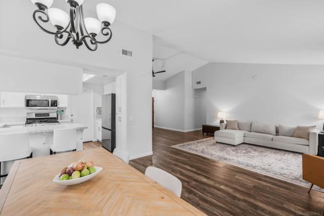10226 Julio Pl, Santee CA: https://media.crmls.org/mediaz/7e95a685-d57c-4945-83ef-a8705dbc1dc7.jpg