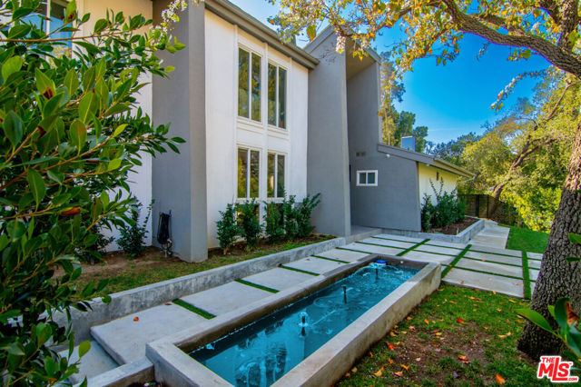 3585 Alana Drive, Sherman Oaks CA: https://media.crmls.org/mediaz/7e95d5fd-6d11-4e4f-9c1d-af0869702bcc.jpg