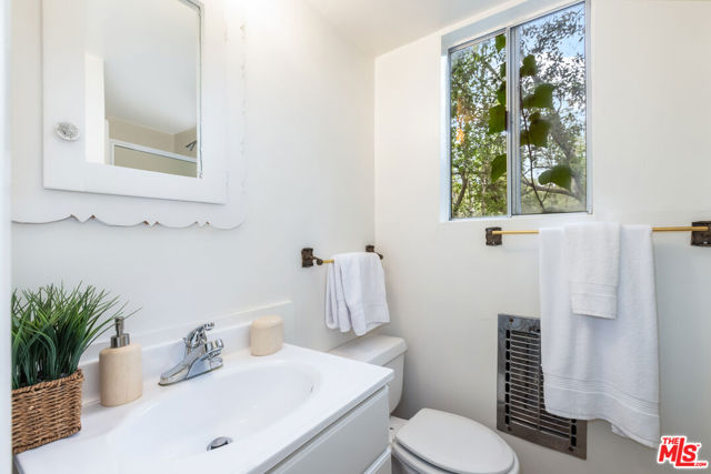 Image 39 of 72 For 10686 Somma Way