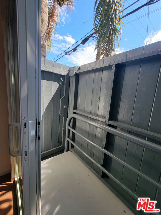 109 Brooks Avenue, Venice CA: https://media.crmls.org/mediaz/7e96f470-94be-4310-a990-e36431d9bc53.jpg