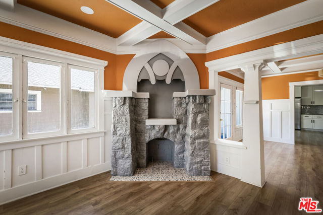 2074 W 29th Street, Los Angeles CA: https://media.crmls.org/mediaz/7e96f528-6c84-4b43-b409-c9ffa6fe1f6b.jpg