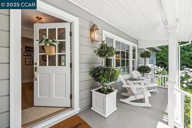 72 Davis Rd, Orinda CA: https://media.crmls.org/mediaz/7e971952-774e-492a-ac59-9a95ab8c622f.jpg