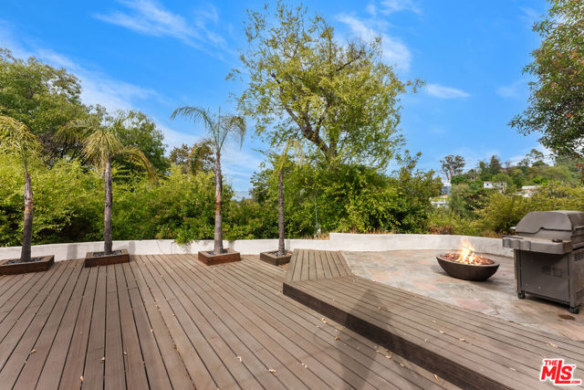 2929 Passmore Drive, Los Angeles CA: https://media.crmls.org/mediaz/7e9721a9-4f0c-46e3-b5af-9b0a0b97cc52.jpg