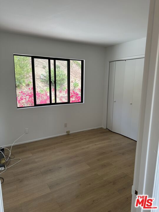 9781 Blantyre Drive, Beverly Hills CA: https://media.crmls.org/mediaz/7e978102-365a-4069-a5a4-c3fb3a29e74c.jpg