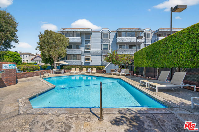 311 Bora Bora Way, Marina del Rey CA: https://media.crmls.org/mediaz/7e98122b-df73-4dec-a256-f2a6587a86c8.jpg