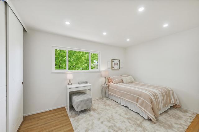 7606 Desertwood Ln, Pleasanton CA: https://media.crmls.org/mediaz/7e98c9c0-4400-4214-a8d2-7833c85c2a81.jpg