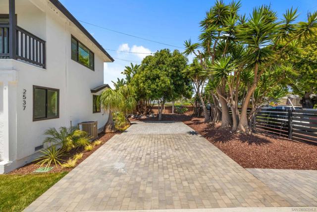2537 Davis Ave, Carlsbad CA: https://media.crmls.org/mediaz/7e992127-f1c3-4f5b-8b0c-af71426fedbd.jpg