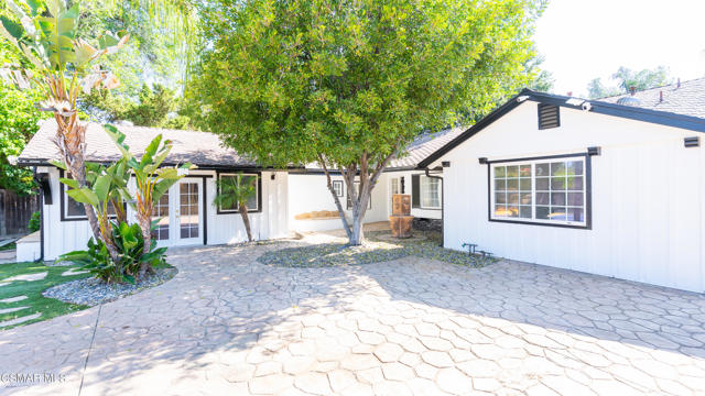 5726 Donna Avenue, Tarzana CA: https://media.crmls.org/mediaz/7e992696-de99-49b6-af25-ea46f01d65b1.jpg