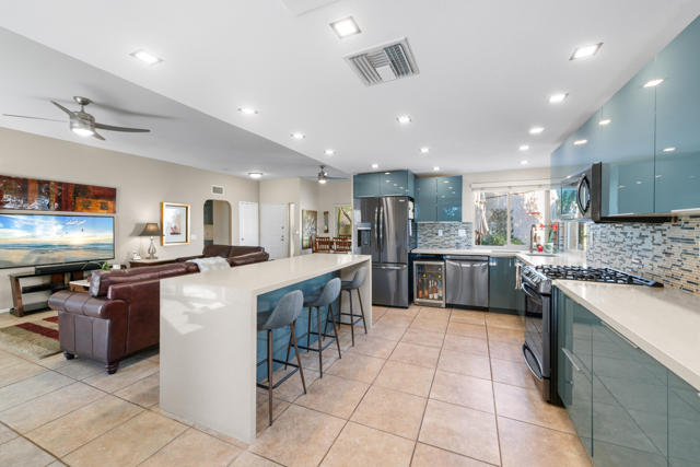 44079 Elba Court, Palm Desert CA: https://media.crmls.org/mediaz/7e9985f5-b9e3-4189-9992-e4024a0c5c5b.jpg