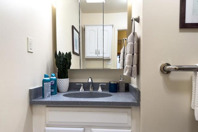 572 Cherry Avenue, San Bruno CA: https://media.crmls.org/mediaz/7e99b81f-ed68-478e-86cb-17ae7ff73a77.jpg