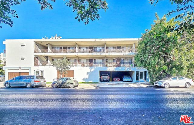 4171 W 4th Street, Los Angeles CA: https://media.crmls.org/mediaz/7e99de22-d9eb-4921-8b32-1cb7acd6a0db.jpg