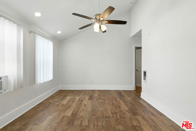 3521 W 58th Place, Los Angeles CA: https://media.crmls.org/mediaz/7e9a1df4-98d0-4314-b7db-a53af3c3de4a.jpg