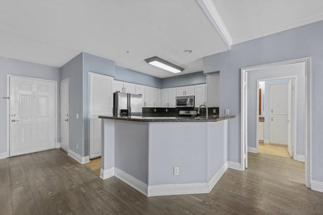 12373 Carmel Country Rd, San Diego CA: https://media.crmls.org/mediaz/7e9a7ca7-0f6b-42fb-8db9-78cd70c1bd63.jpg