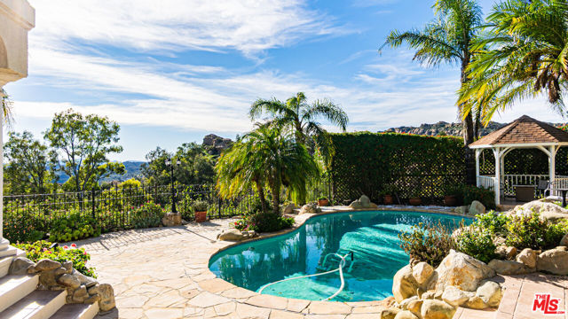 7449 Studio Road, Canoga Park CA: https://media.crmls.org/mediaz/7e9a8d6d-6949-4cfd-ba49-85ee5cf9eae3.jpg