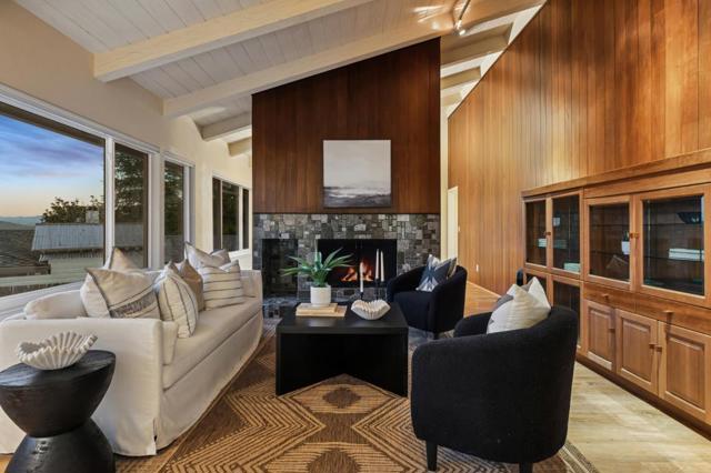 3 Sommerset Rise, Monterey CA: https://media.crmls.org/mediaz/7e9aaffd-7cea-4e2b-8e1e-2ceaa9b508eb.jpg