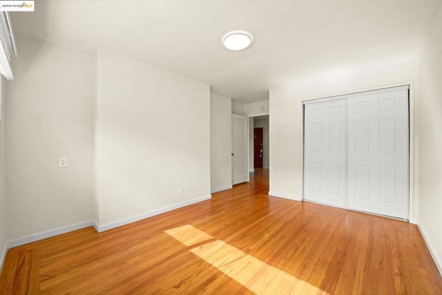 829 Vermont St, Oakland CA: https://media.crmls.org/mediaz/7e9ab8e3-af6f-4ebb-8b09-e891fcf82c88.jpg
