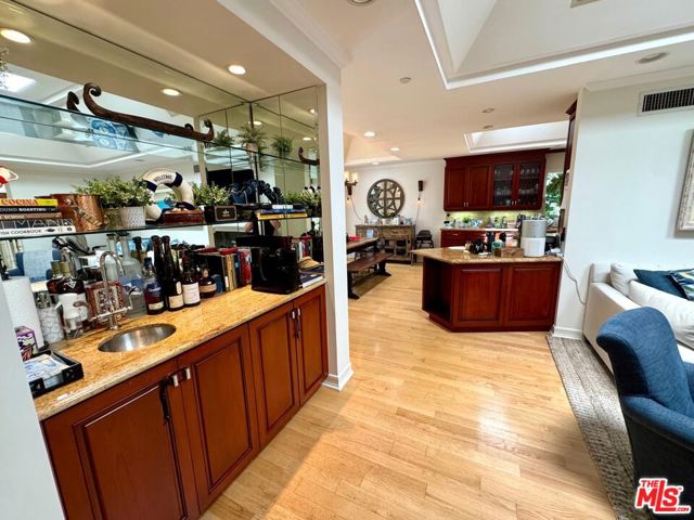 328 15th Street, Santa Monica CA: https://media.crmls.org/mediaz/7e9ac9bf-bac3-49d3-b01c-fb3b84256283.jpg