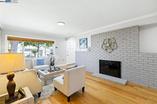 825 Billings Blvd, San Leandro CA: https://media.crmls.org/mediaz/7e9ad704-05fa-473e-8de5-9bad71a50508.jpg