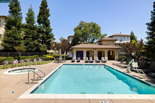 46 Matisse Ct, Pleasant Hill CA: https://media.crmls.org/mediaz/7e9aed4e-8462-44b3-9e1c-3f1a07005f0e.jpg