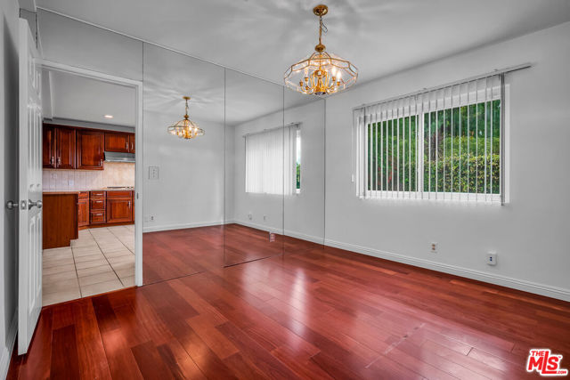 2925 Dona Susana Drive, Studio City CA: https://media.crmls.org/mediaz/7e9b5711-f19f-482d-8549-2632fb95f543.jpg